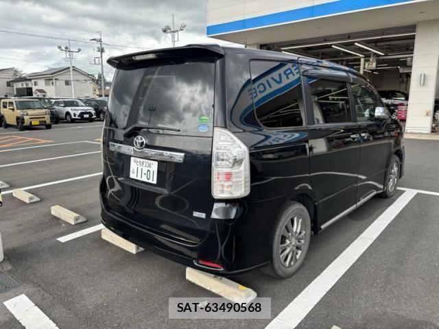 Toyota VOXY 2013-08 8667124-2