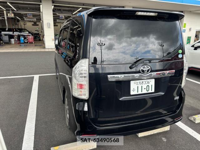 Toyota VOXY 2013-08 8667124-3