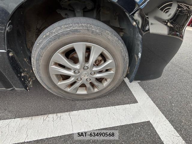 Toyota VOXY 2013-08 8667124-4