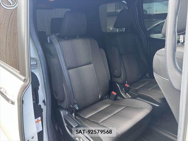 Toyota VOXY 2019-08 8667121-9