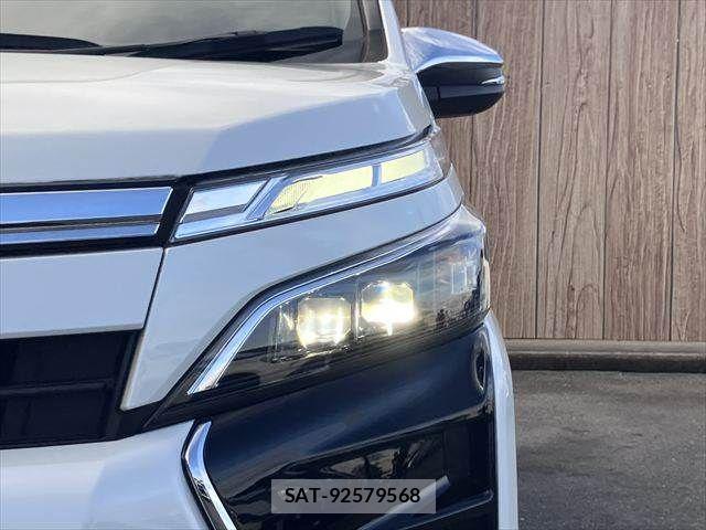 Toyota VOXY 2019-08 8667121-14