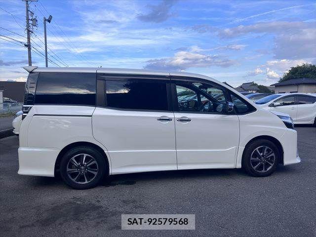 Toyota VOXY 2019-08 8667121-19