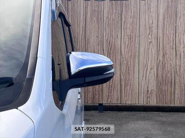 Toyota VOXY 2019-08 8667121-24