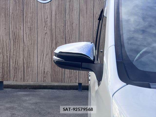 Toyota VOXY 2019-08 8667121-25