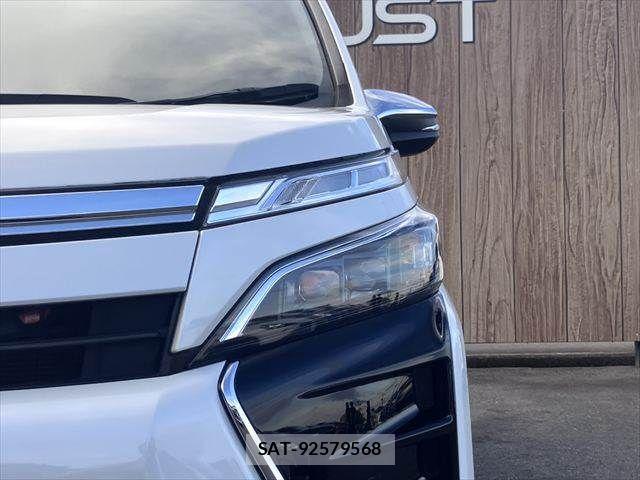 Toyota VOXY 2019-08 8667121-26