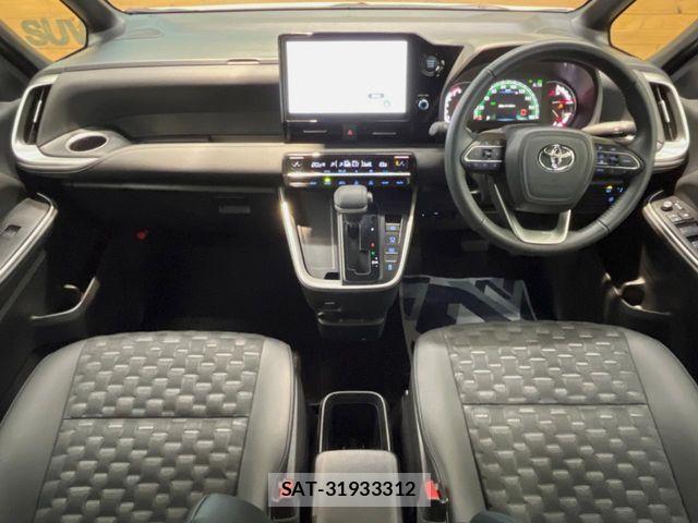 Toyota VOXY 2025-05 8662264-1