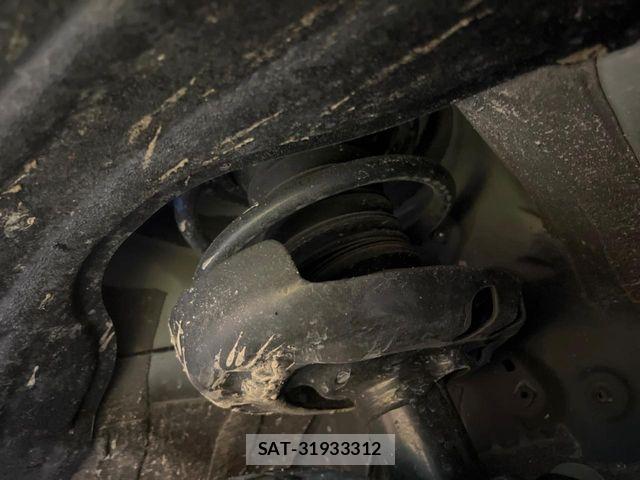 Toyota VOXY 2025-05 8662264-19