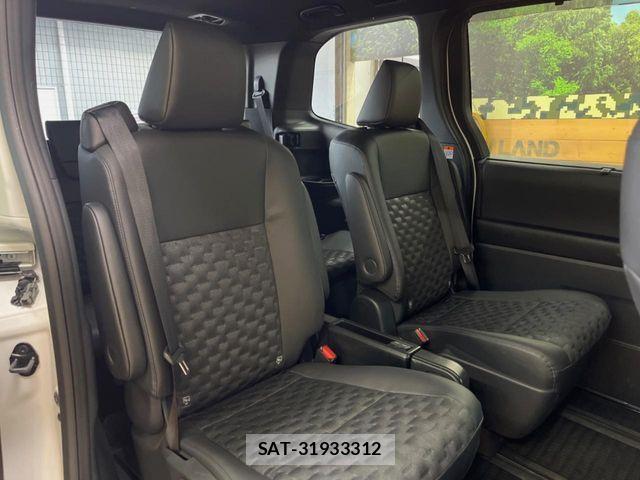 Toyota VOXY 2025-05 8662264-7