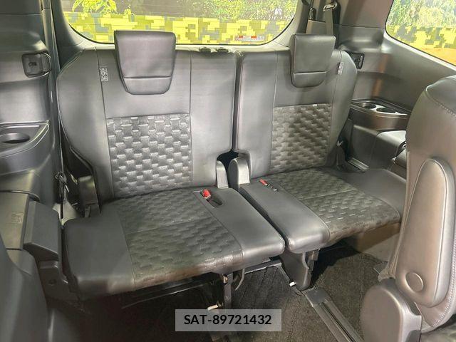 Toyota VOXY 2024-10 8667116-9