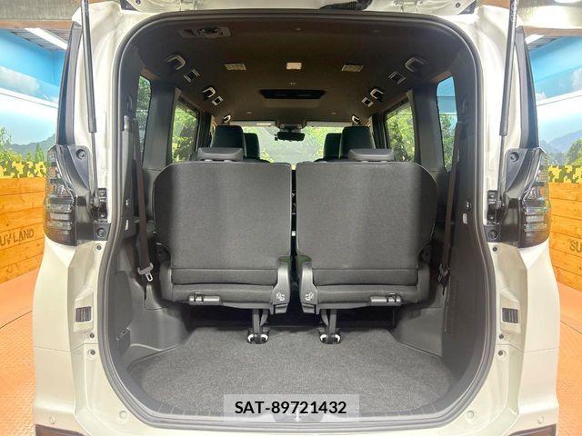 Toyota VOXY 2024-10 8667116-10