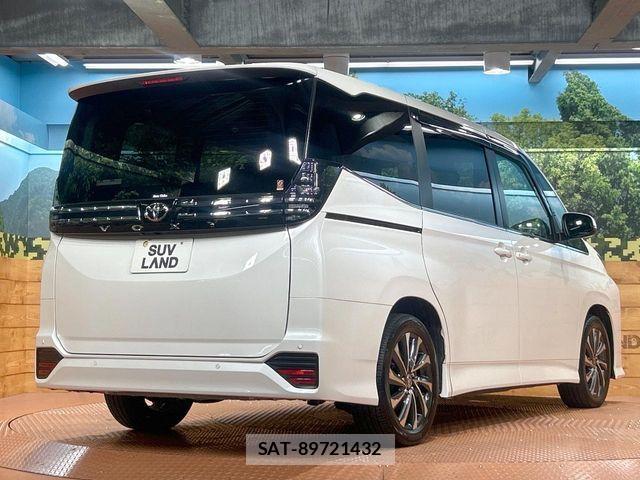 Toyota VOXY 2024-10 8667116-17