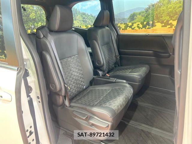 Toyota VOXY 2024-10 8667116-8