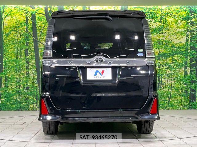 Toyota VOXY 2017-10 8662273-15