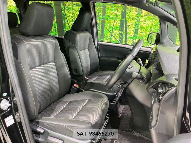 Toyota VOXY 2017-10 8662273-7
