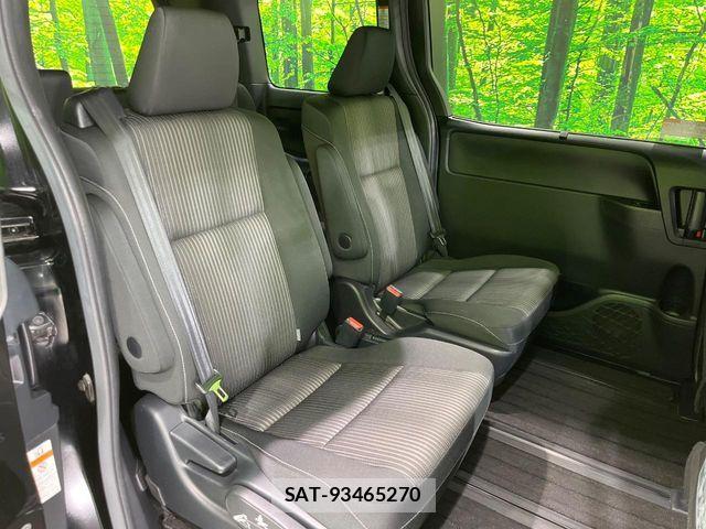 Toyota VOXY 2017-10 8662273-8