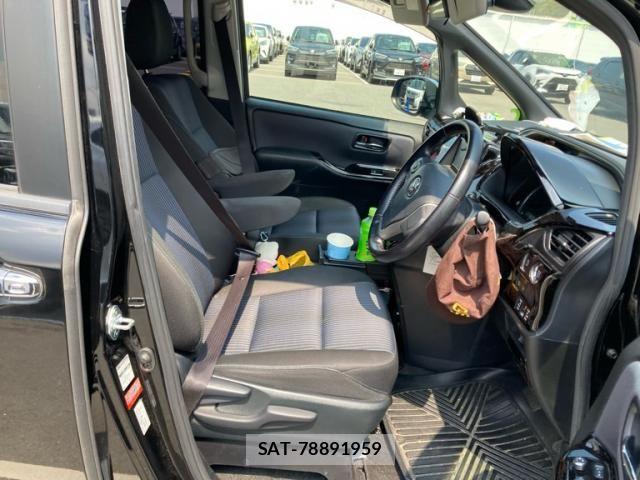 Toyota VOXY 2016-05 8667122-9