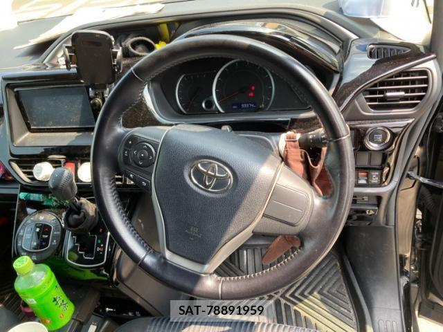 Toyota VOXY 2016-05 8667122-10