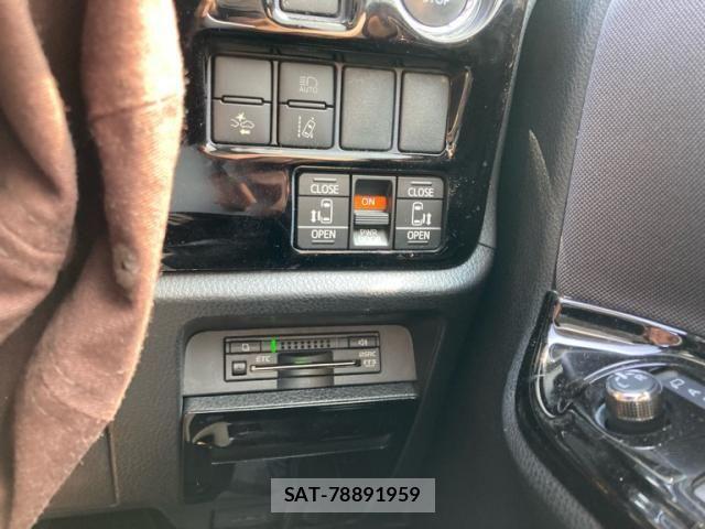 Toyota VOXY 2016-05 8667122-14