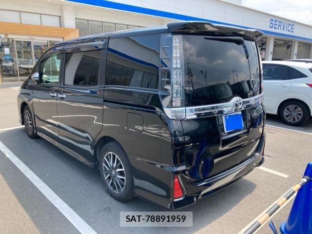Toyota VOXY 2016-05 8667122-3