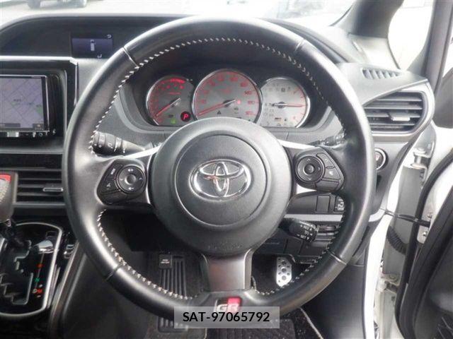 Toyota VOXY 2018-11 8662260-3