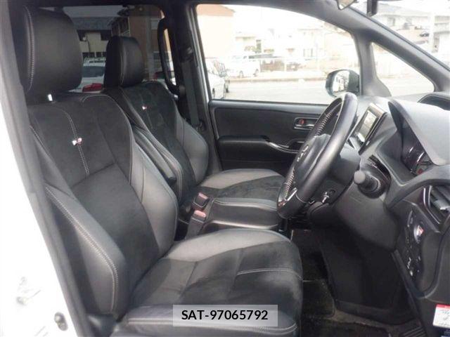 Toyota VOXY 2018-11 8662260-5