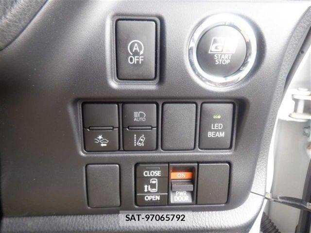 Toyota VOXY 2018-11 8662260-8