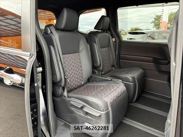 Toyota VOXY 2024-02 8662262-17