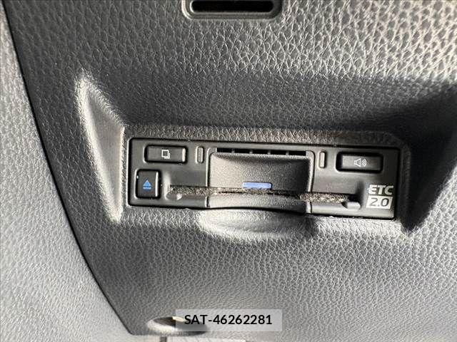 Toyota VOXY 2024-02 8662262-29