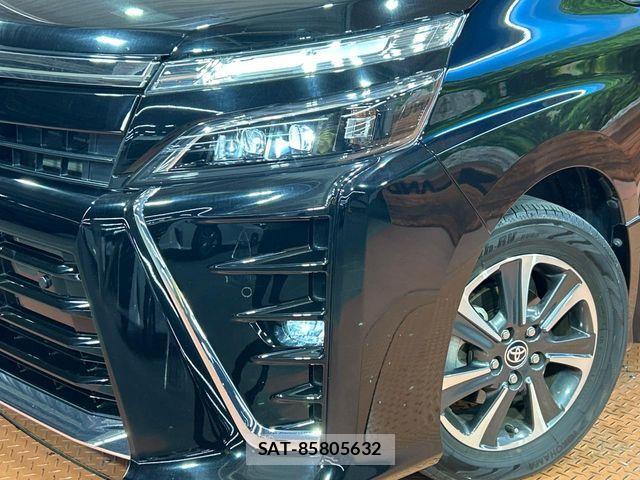 Toyota VOXY 2021-08 8667118-12