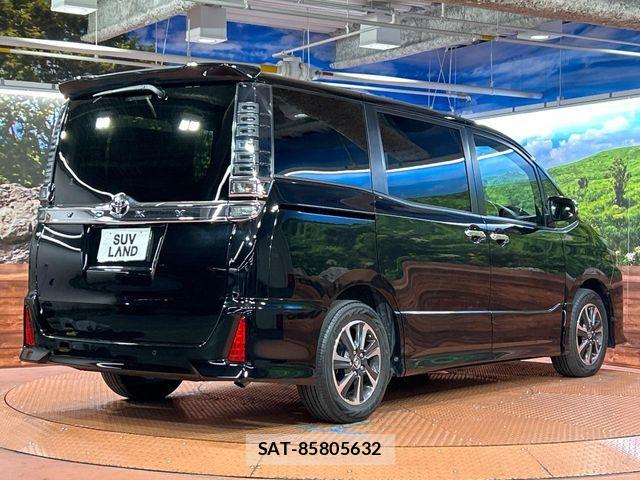 Toyota VOXY 2021-08 8667118-17