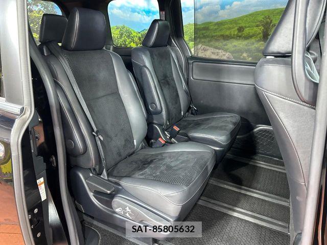 Toyota VOXY 2021-08 8667118-8