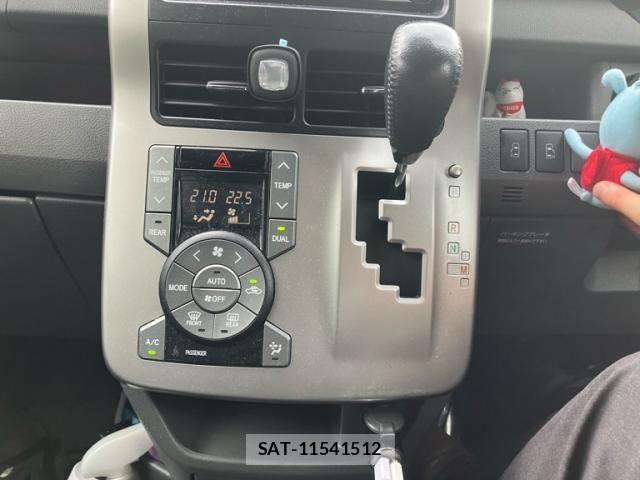 Toyota VOXY 2009-02 8662344-19