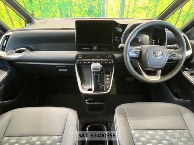 Toyota VOXY 2026-04 8662263-1
