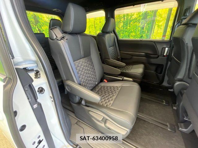 Toyota VOXY 2026-04 8662263-8