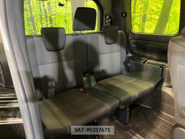 Toyota VOXY 2018-11 8667120-9