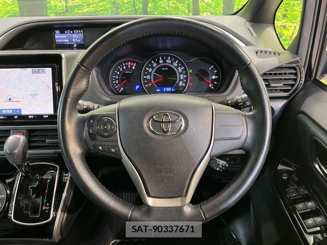 Toyota VOXY 2018-11 8667120-11