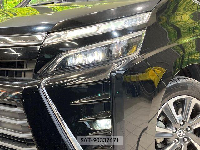 Toyota VOXY 2018-11 8667120-12