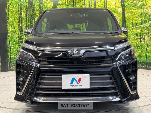 Toyota VOXY 2018-11 8667120-14