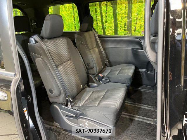 Toyota VOXY 2018-11 8667120-8