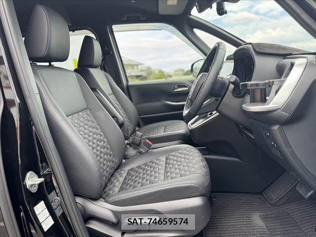 Toyota VOXY 2025-06 8662261-15