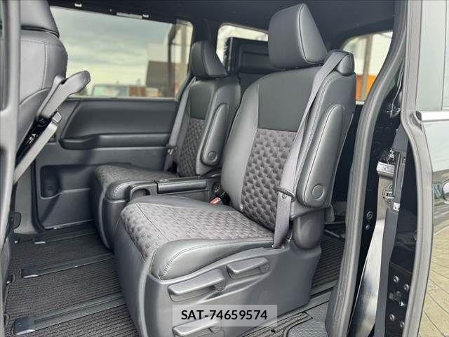 Toyota VOXY 2025-06 8662261-17