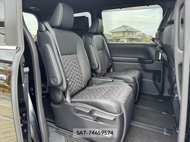 Toyota VOXY 2025-06 8662261-18