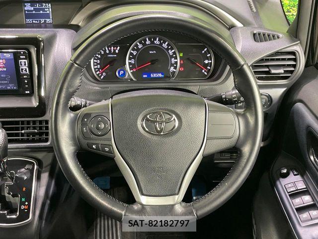 Toyota VOXY 2016-05 8662285-11