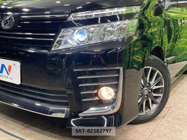 Toyota VOXY 2016-05 8662285-12