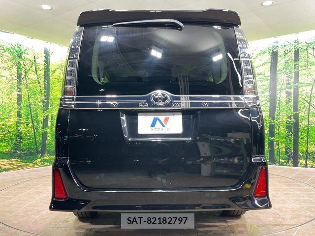 Toyota VOXY 2016-05 8662285-15