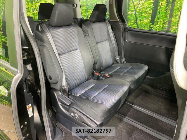 Toyota VOXY 2016-05 8662285-8