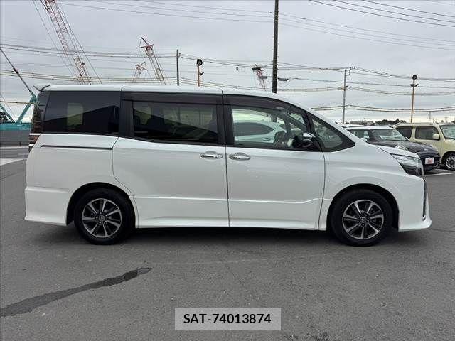Toyota VOXY 2021-02 8667119-11