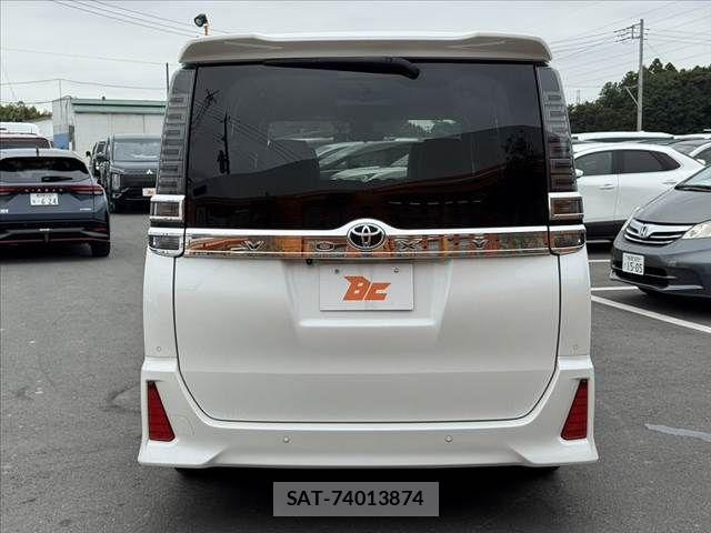 Toyota VOXY 2021-02 8667119-13