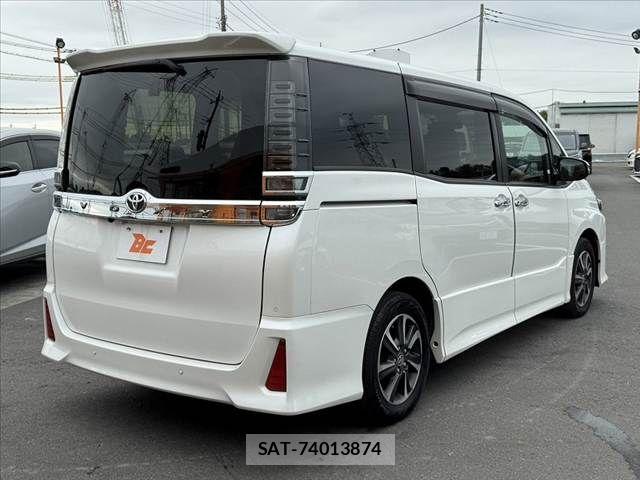 Toyota VOXY 2021-02 8667119-14