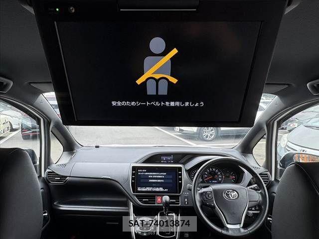 Toyota VOXY 2021-02 8667119-1